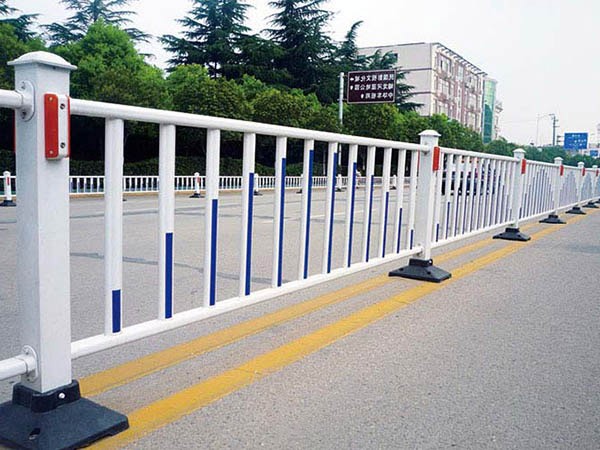 公路護欄（lán）